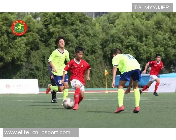 足球校园的梦想与激情在绿茵场上绽放的青春画卷